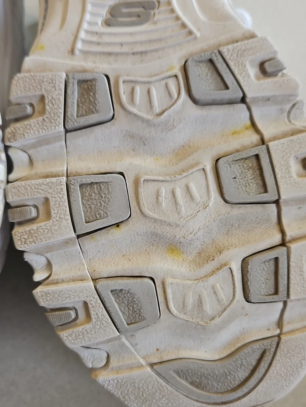 Skechers D'lites White Wide Sneakers